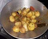 A picture of step 7 of Dum aloo.