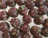 Foto langkah ke 6 dari resep Almond biscuit balls.