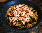 Foto del paso 6 de la receta: Arroz salteado con col rizado y uvas pasas - veggie - pechuga de pollo