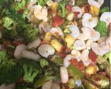 Foto del paso 4 de la receta: Salteado de gambitas con verduras