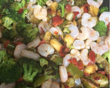 Foto del paso 4 de la receta: Salteado de gambitas con verduras