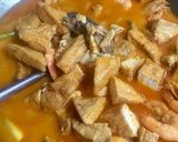 Foto langkah ke 7 dari resep Gulai Tahu Ayam dan Udang.