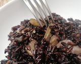 Foto del paso 5 de la receta: Arroz negro con setas