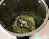 Foto del paso 3 de la receta: Patatas guisadas con setas y mejillones Thermomix para dos