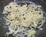 Foto del passaggio 2 della ricetta Spaghetti al limone con tonno e cipolla