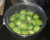 Foto del paso 1 de la receta: Coles de Bruselas al ajillo