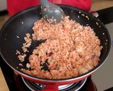 Foto langkah ke 5 dari resep Nasi Goreng Merah Devina Hermawan.