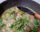 Foto langkah ke 5 dari resep Kaeng Khiao Wan Gai (Green Chicken Curry).