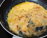 Foto del paso 4 de la receta: Revuelto de cebolla y huevas de pescado