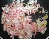 Foto del paso 1 de la receta Crema de bacon con huevo flor