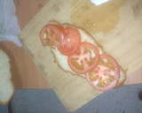 Foto del paso 1 de la receta: Croissant con tomate, queso tierno y pata de cerdo asada