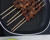 Foto langkah ke 3 dari resep Sate Hati Sapi teflon.