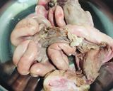 Hình bước làm 1 của món Phá lấu dồi trường heo và nấm rơm