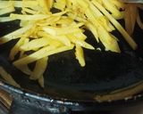 A picture of step 2 of Egg in Potato Nest.