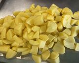 Une image de l'étape 2 de Purée de pommes de terre au gingembre, ail, curcuma et coriandre.