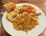 Foto del paso 8 de la receta Merluza con patatas langostinos y calamares
