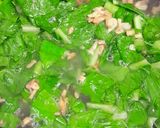 Foto langkah ke 4 dari resep Tumis Selada Romaine.