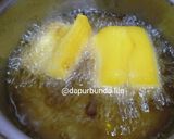 Foto langkah ke 5 dari resep Singkong Goreng Merekah (cara merebus cepat empuk).