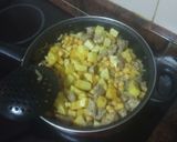 Foto del paso 4 de la receta: Carne de cochino con garbanzos y papas al mojo hervido