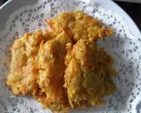 Foto langkah ke 4 dari resep Bakwan wortel tauge.
