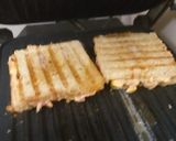 A picture of step 3 of Chicken and vegetables sandwiches mouth watering.