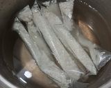 Foto langkah ke 2 dari resep Lontong Plastik.