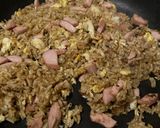 Foto langkah ke 3 dari resep Nasi goreng manis gurih.