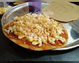 A picture of step 3 of Whole wheat thin crust cheese corn pizza.