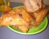 A picture of step 5 of Minced meat and egg samosa.