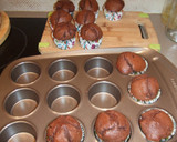 Foto del paso 4 de la receta: Magdalenas de chocolate con trocitos