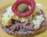 Foto del paso 2 de la receta: 🍳Entrante con huevo revuelto🥚y paté de cordero
