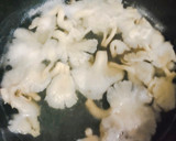 Foto langkah ke 2 dari resep Tteokbokki Jamur.