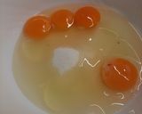 Bombasztikus epres piskótatekercs recept fázis 1 fotója
