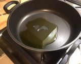 Une image de l'étape 5 de Pommes de terre au bœuf, ail fumé, shiitakes et bouillon de chevreau.