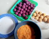 Foto langkah ke 4 dari resep Kue bola ubi ungu krispi.