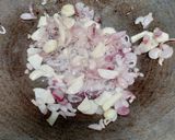 Foto langkah ke 3 dari resep Tongkol Goreng Pedas.