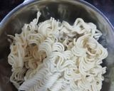 A picture of step 1 of Maggi Manchurian pie.