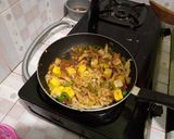 Foto langkah ke 3 dari resep Tumis jamur saos tiram.