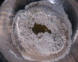 صورة لخطوة 1 من وصفة بيتزا محشية في الجوانب على الطاجين 😋