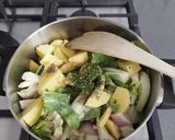 Une image de l'étape 1 de Soupe de fanes de chou-fleur.