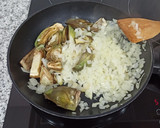 Foto del paso 2 de la receta: Pavo con alcachofas, champiñones, pimiento y tomate 🥗