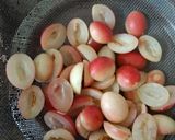 A picture of step 1 of Bengal current chutney (karonda).