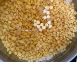 A picture of step 1 of Matar Dal Bhaate.