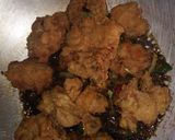 Foto langkah ke 8 dari resep Ayam Tepung Saus Lada Hitam Ala 'EK'.