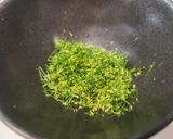Foto del paso 3 de la receta: Pasca con Anchoa, Ajo Negro, Limón y Hojas de Hinojo