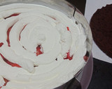 Foto del paso 8 de la receta: Tarta de chocolate (rellena nata con fresas)