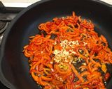 Foto del paso 4 de la receta: Coditos con pimiento caramelizado y aceitunas negras