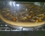 Foto langkah ke 6 dari resep Cheesy Tuna Melt Pizza.