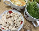 Hình bước làm 1 của món Gỏi gà rau mùi trộn bắp cải