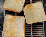 Foto del paso 2 de la receta: Tosta de Aguacate y Salmón Ahumado Casero con Perlas de Vinagre
